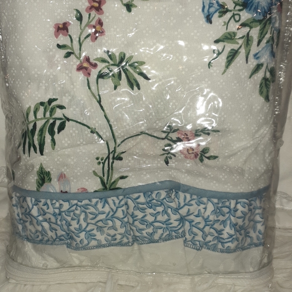 Elizabeth Gray Ansley Park Tuck Valance Window - Picture 6 of 8